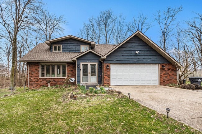 Building Photo - Pet-Friendly 4 Bed, 2.5 Bath Home with Lak...