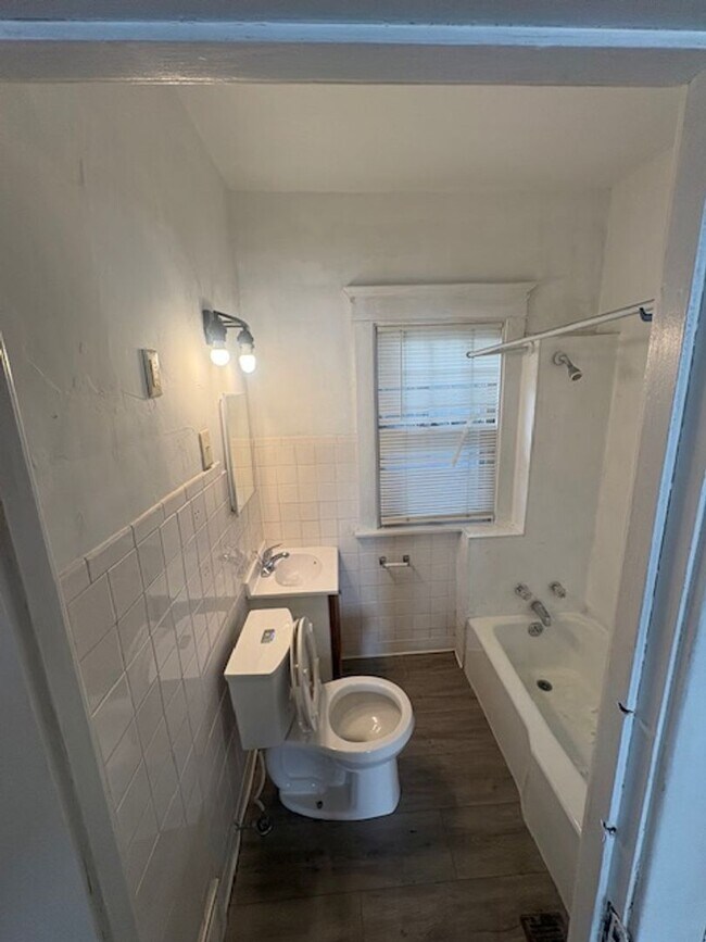 Photo - 2210-2212 N Knoxville Ave Unit 2212 N Knoxville Ave