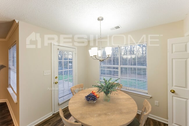 Photo - 1324 Royalty Dr