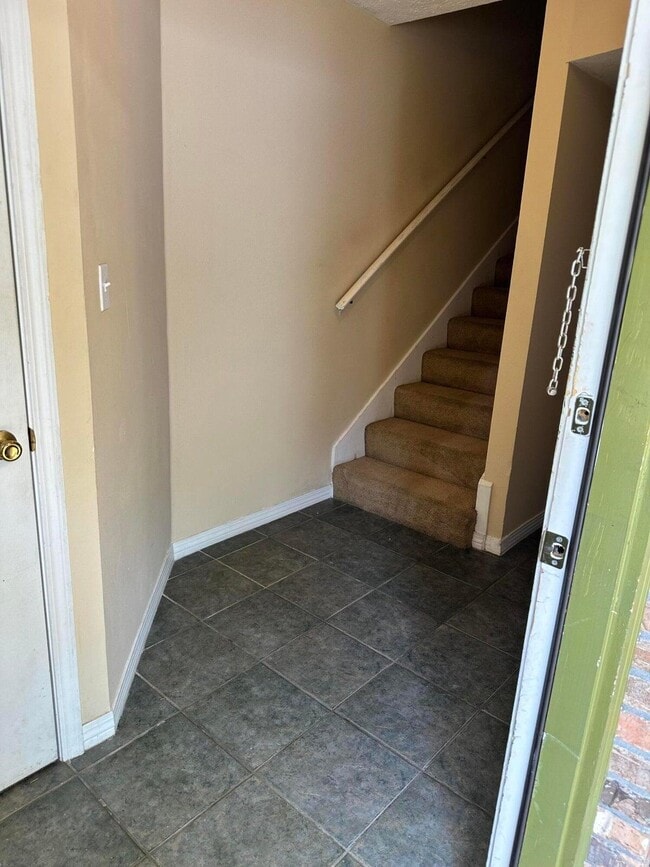 Photo - 2413 Suwanee Ln