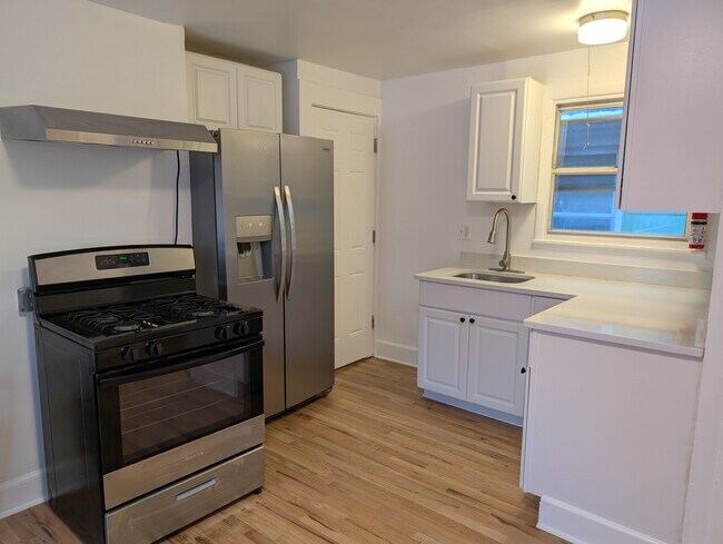 Building Photo - 64 Liberty St Unit 2