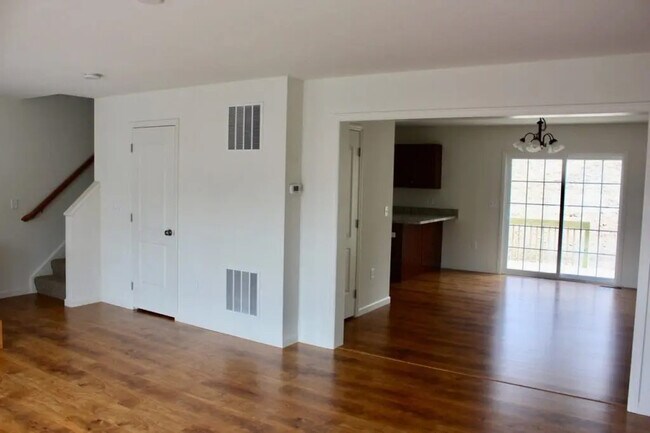 Photo - 760 Oak Leaf Ln