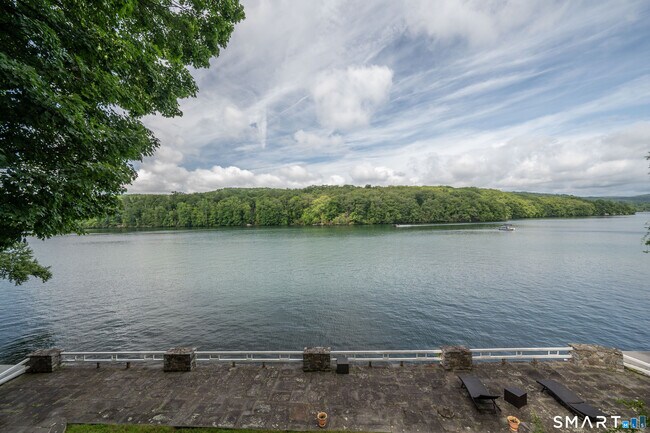 25 Terrace Dr