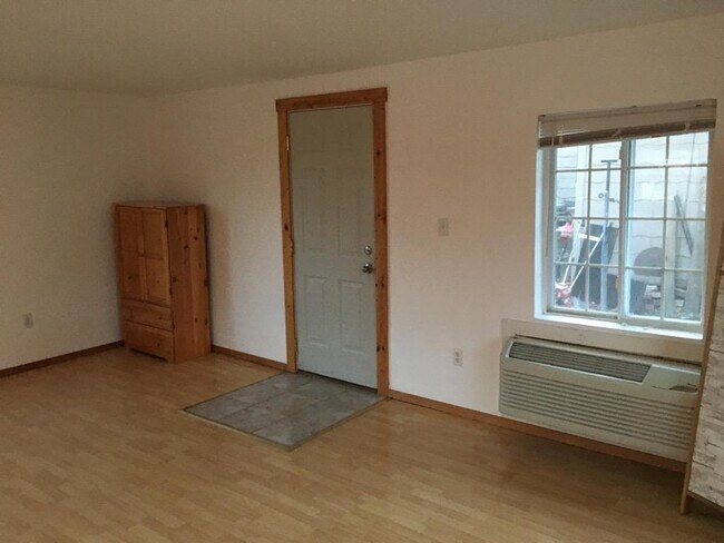 Photo - 418 3rd Ave N