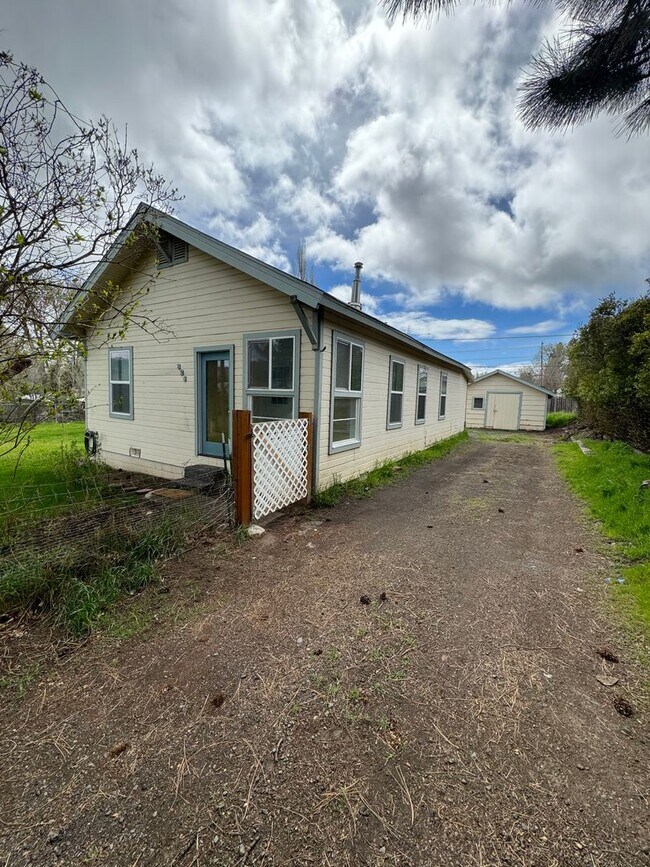 Photo - 3 bed 1 bath house with large yard/garden ...