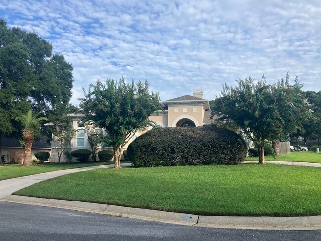 Photo - Beautiful 5 Bed/3 Bath Golf Course Communi...