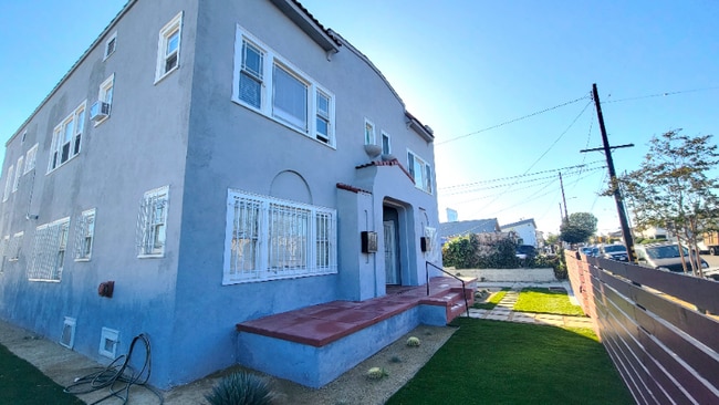 Building Photo - 3536 W 60th St Rental