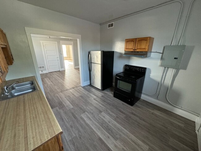 Photo - 2 Bedroom Apartment - 1510 1/2 Harrison St... Unit 1510 1/2 Harrison