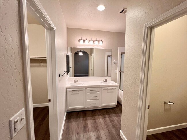 Photo - $2,150 Figarden & Bullard, 3 Bedroom, Sola...