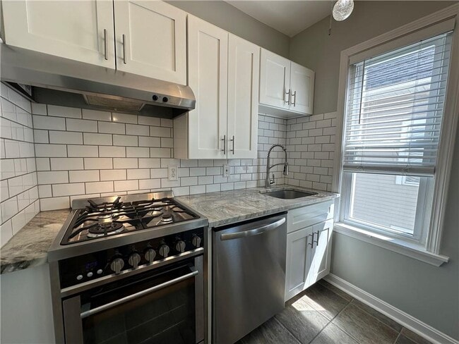 Photo - 904 York Ave