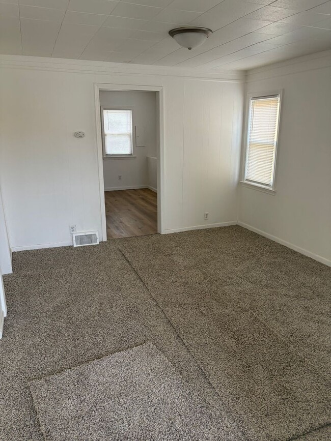Photo - Renovdated 3 bedroom, 1 bathroom bungalow
