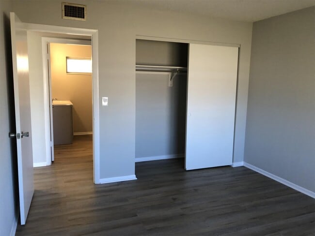 Photo - 1920 W Lakeview Blvd