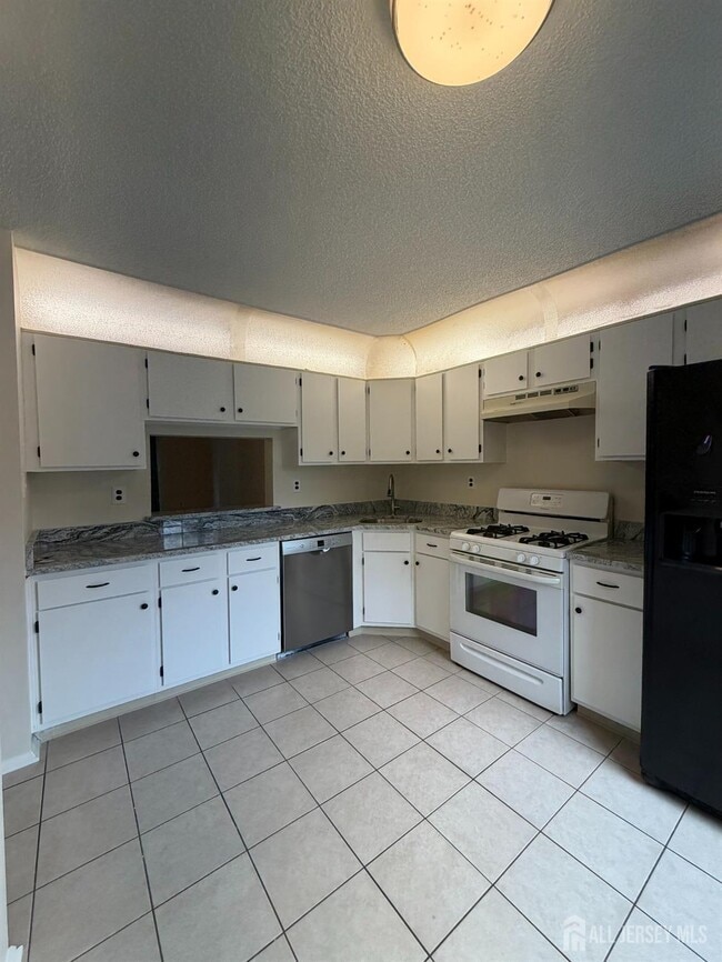 Photo - 118 Pear Tree Ln