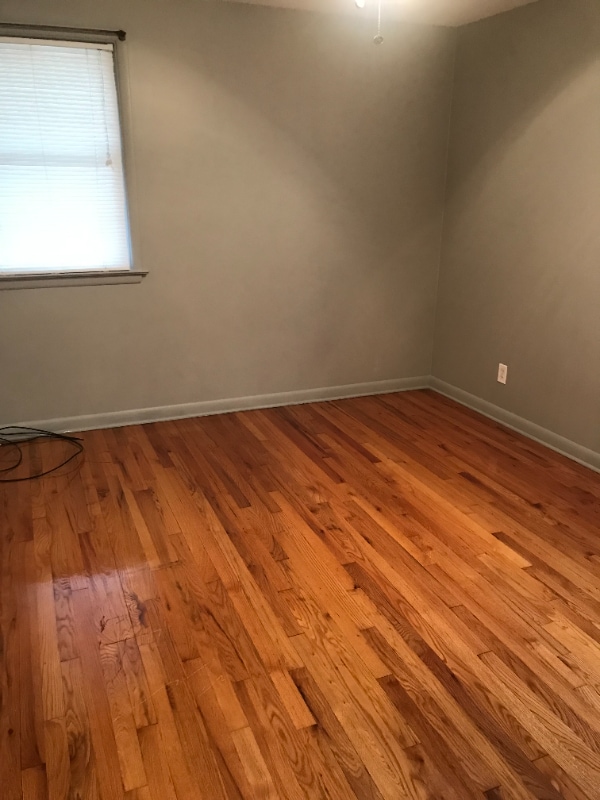 Photo - 1432 Youll St