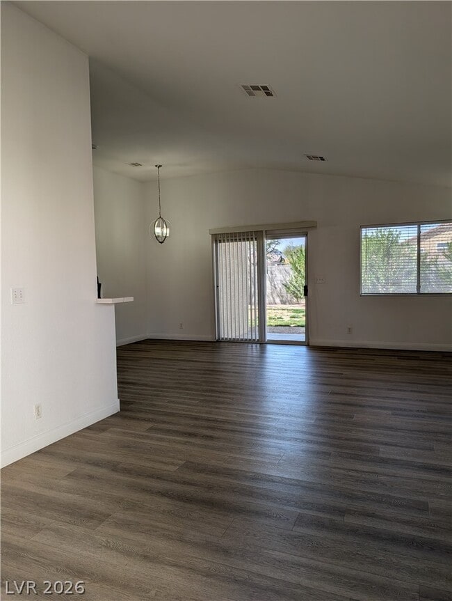 Photo - 5845 Springmist St