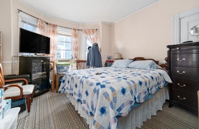 Building Photo - 17 Wyman St Unit 1