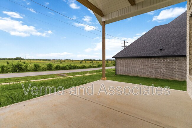 Photo - 920 Trestle Ln