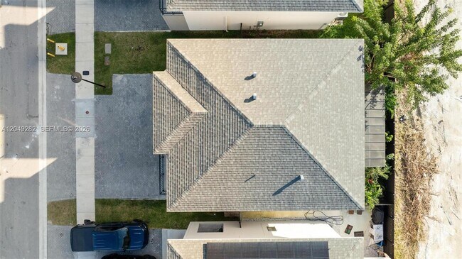 275 NW 13th Pl