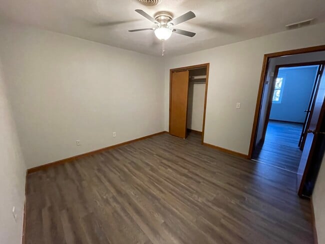 106 S 4th St