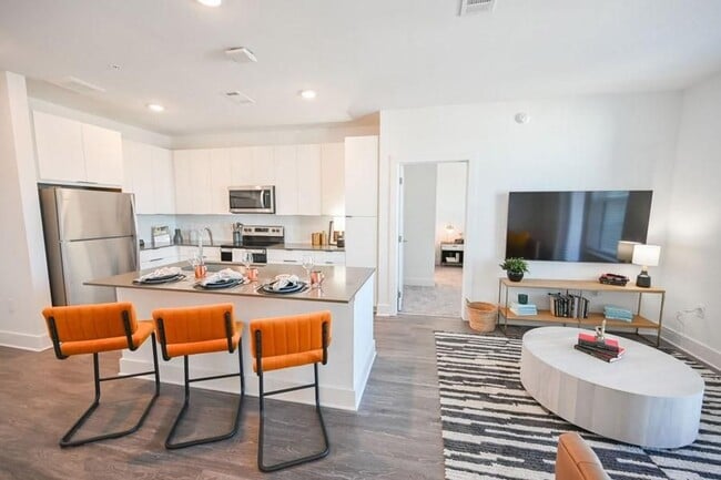 Photo - 72 Milton Ave SE