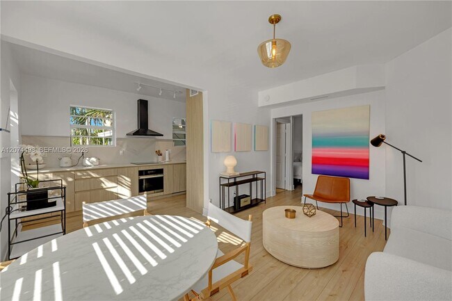 Building Photo - 4812 Pine Tree Dr Unit 209
