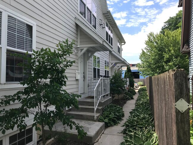 Edificio - 18 N Baldwin St Unidad A