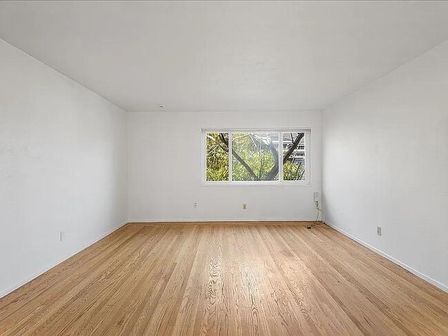 Photo - 610 Santa Clara Ave