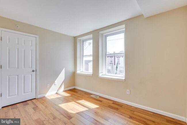 Photo - 662 N 33rd St Unidad 3