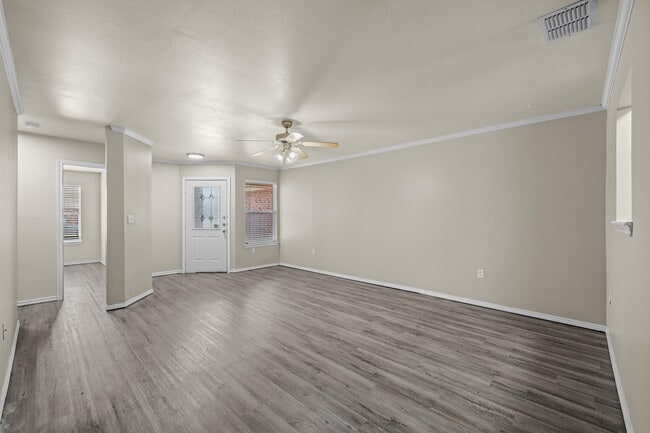 Photo - 301 N Chicago Ave