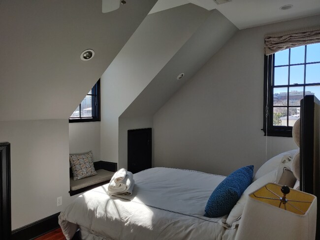 Photo - 3 BD DOWNTOWN Single Family House