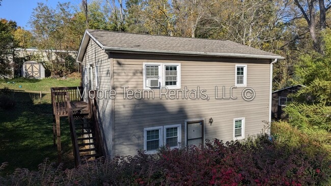 Building Photo - Cedar Hill Cir - Duplex Unit Cedar Hill Cir - Apt B