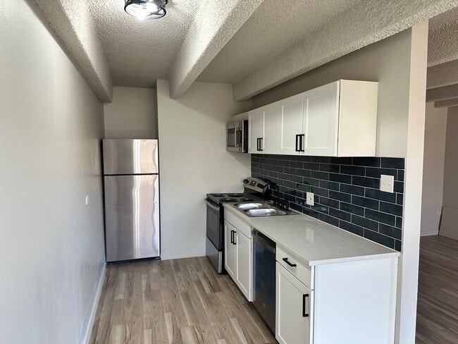 Building Photo - Golden