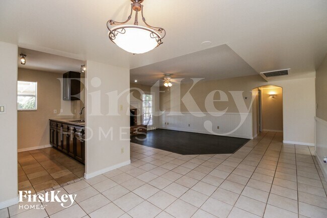 Photo - 813 E Todd Dr