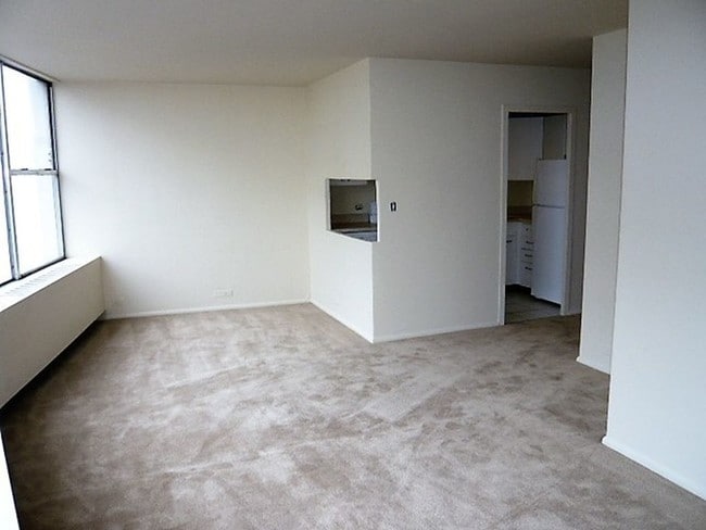 Building Photo - 5757 N Sheridan Rd Unit 16E