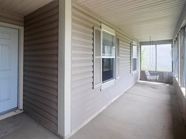 Photo - 3B2B Ranch Fenced yard+screen room