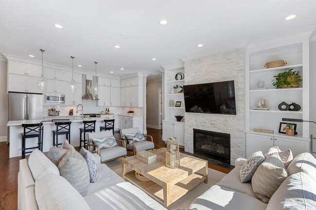 Photo - 4802 N Bell Ave Unit 201