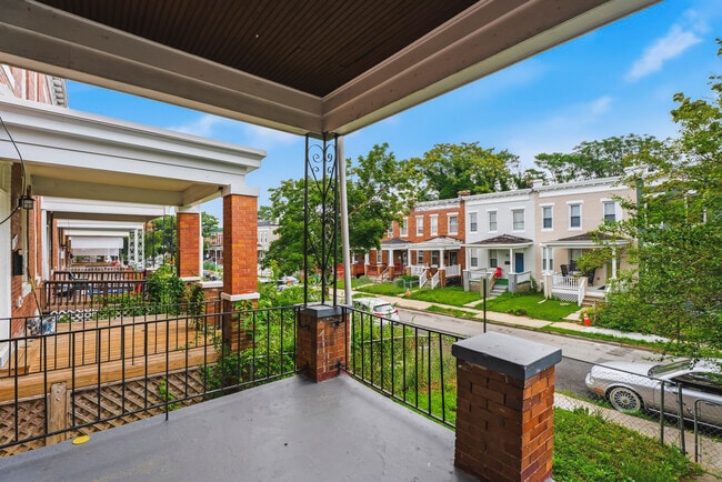 Photo - 730 Linnard St