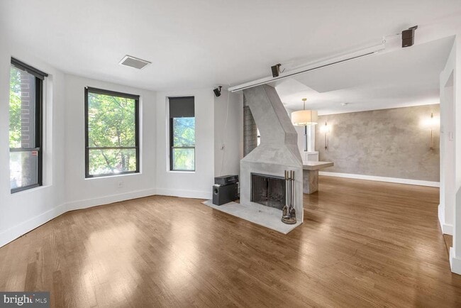 Building Photo - 2038 18th St NW Unit 201 Rental