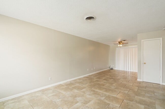 Photo - 704-710 W. 10th St. Unit 708