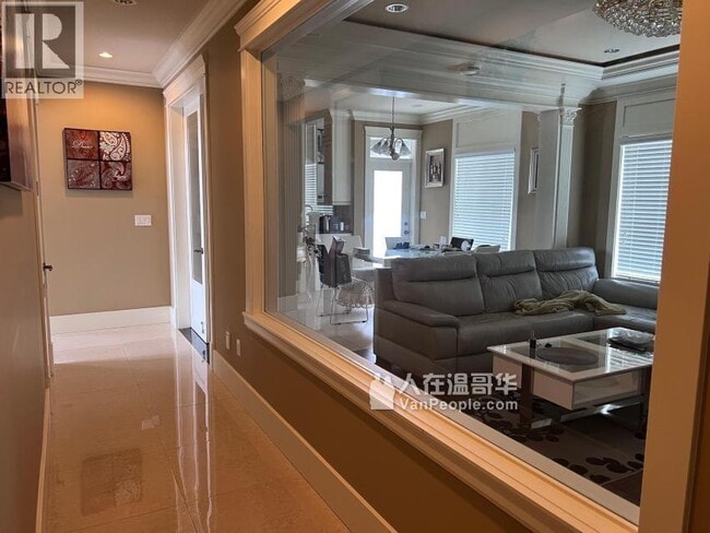 Photo - 9531 Chapmond Crescent