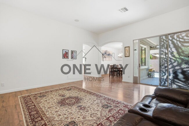 Photo - 587 E Benrich Dr