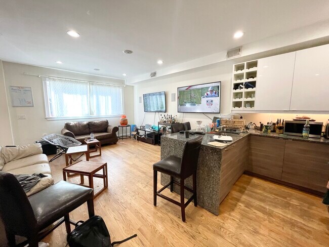 Photo - 275 Dorchester St Unidad 1