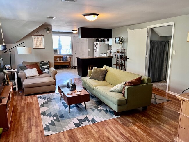 Photo - 410 Eureka Ave SE Unit 2