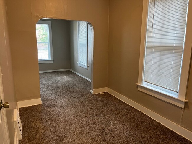 Photo - 319 E Main St