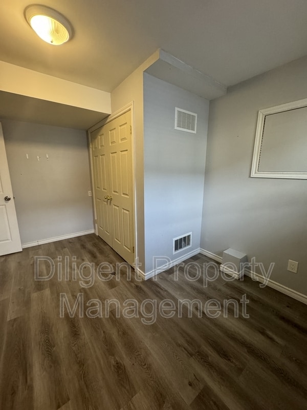 Photo - 588 Howden St