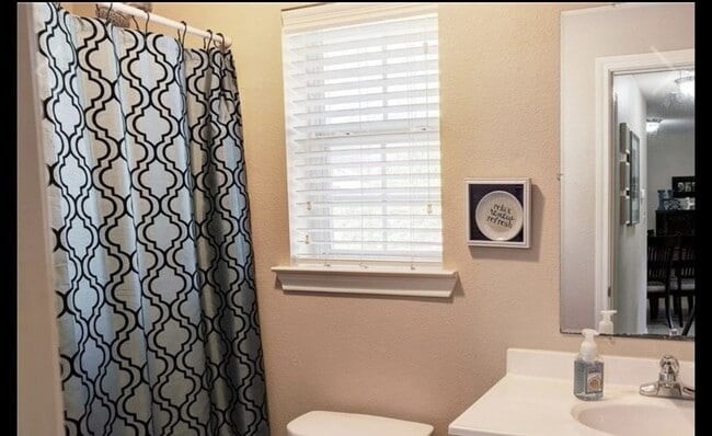 Photo - 901 W Birge St