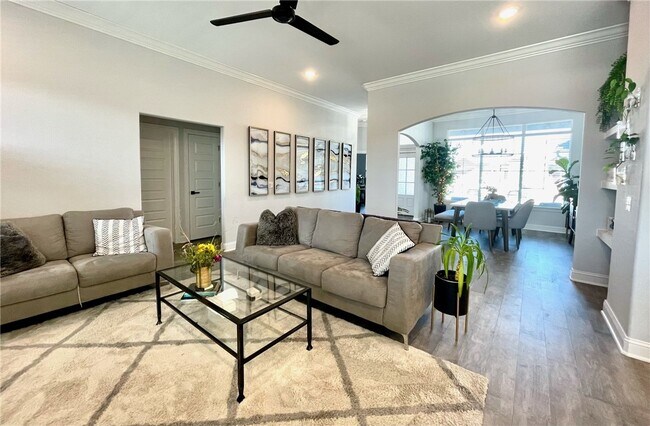 Photo - 2014 W Chandler Ave