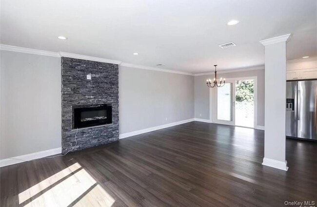 Photo - 335 Gillette St