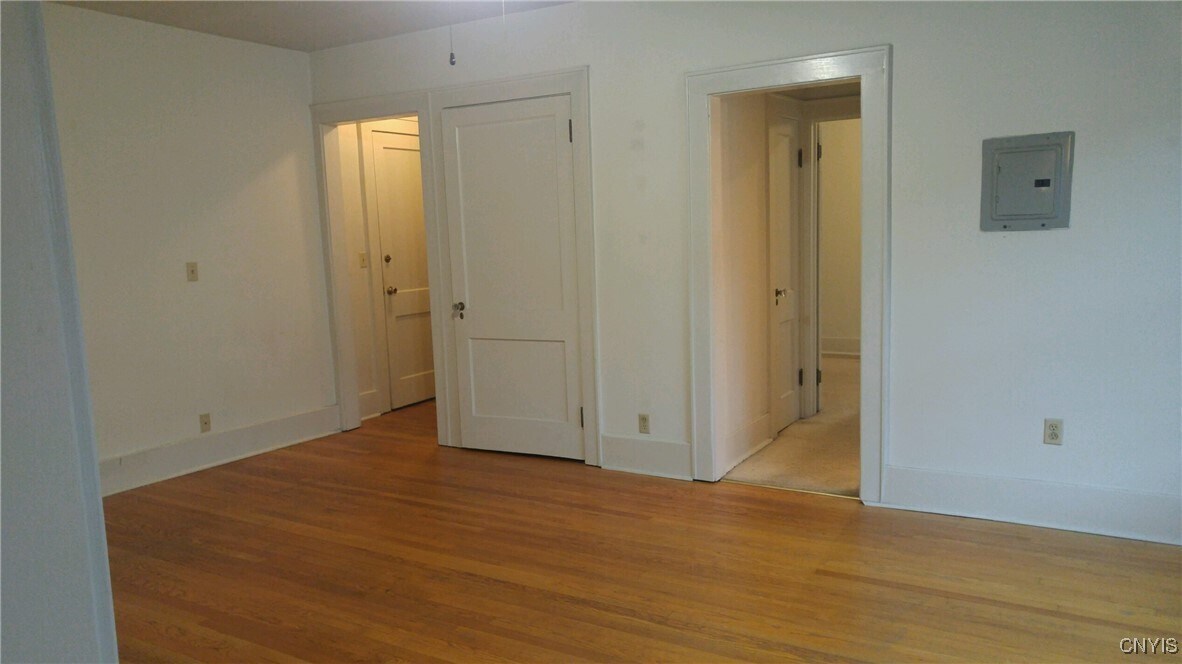 Photo - 2600 James St