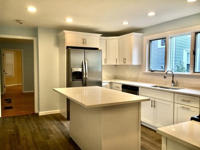 Building Photo - 31 Wellington Rd Unit 1